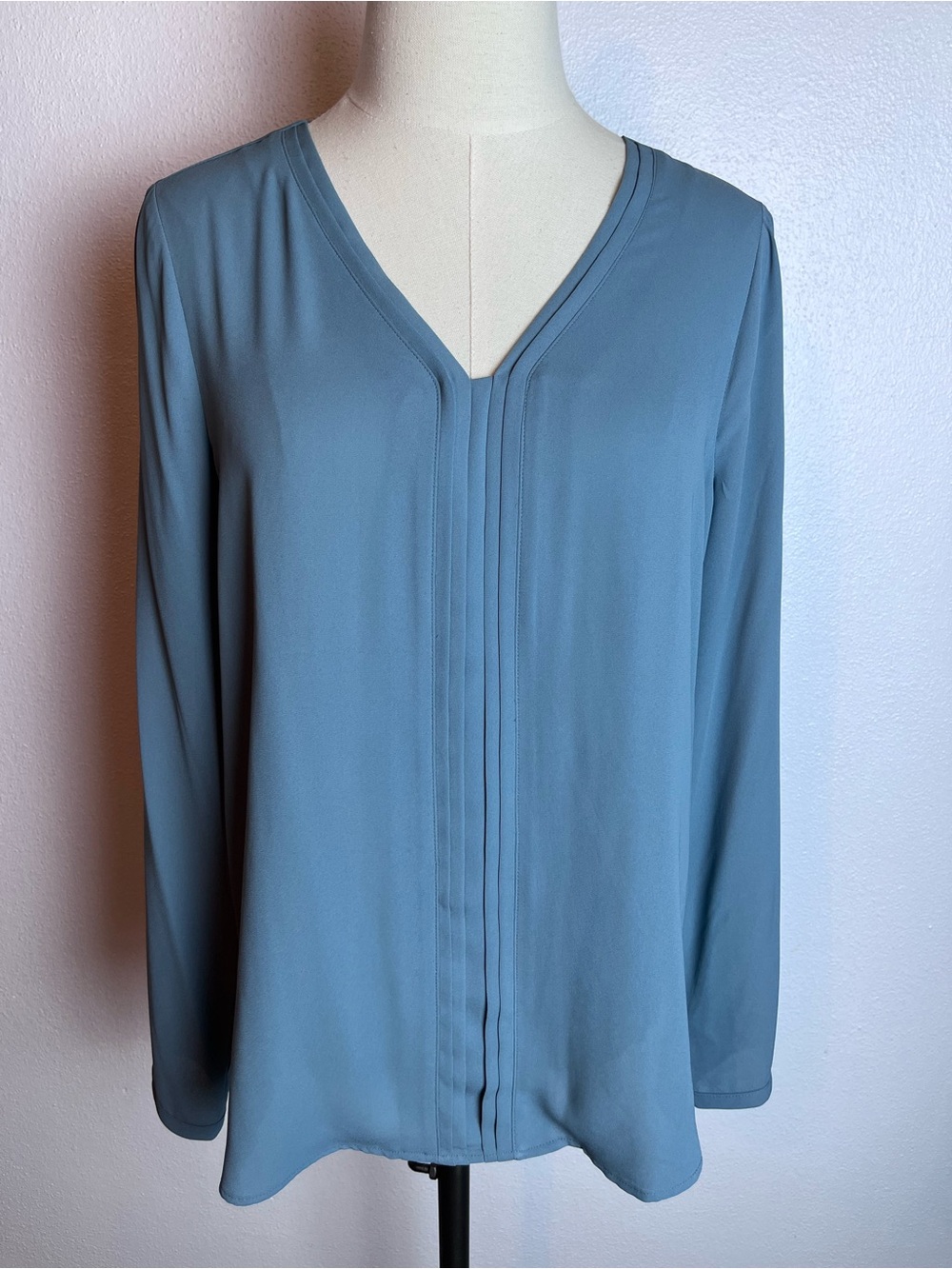 Ro & De Dusty Blue V-Neck Pintuck Front Blouse